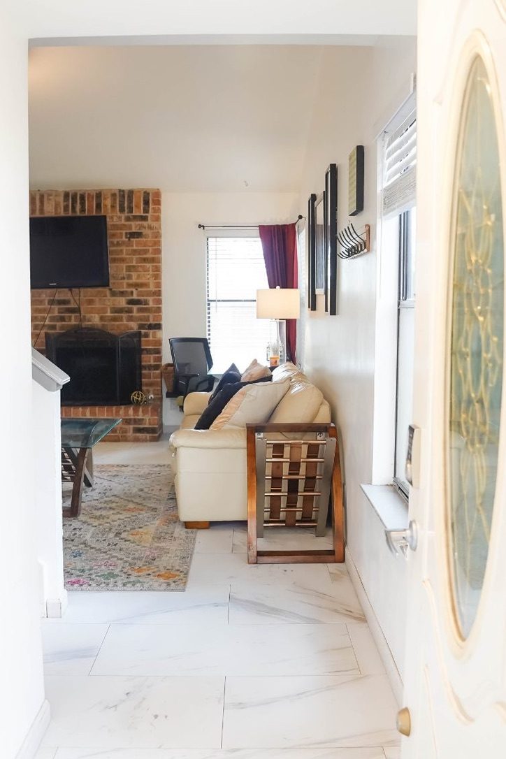 Entry and living room with fireplace and TV — Westlake Hills furnished rooms, Austin 78746