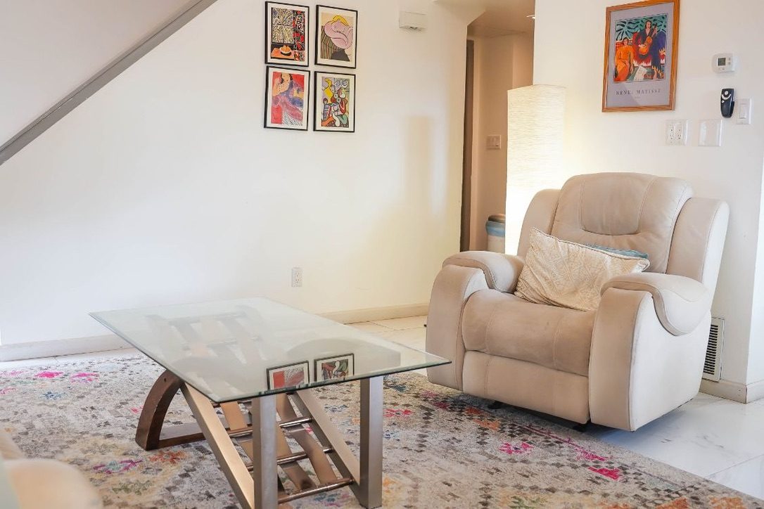 Living room lounge with recliner — Westlake Hills furnished rooms, Austin 78746