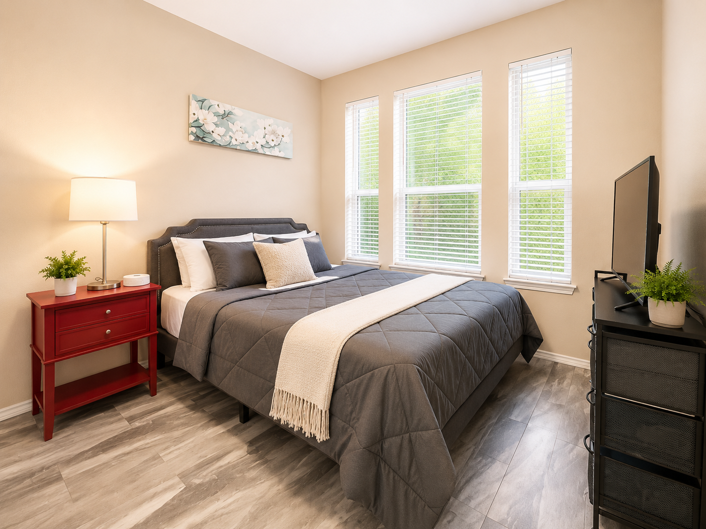Room 1 · Queen Bedroom at Parmer–Dessau