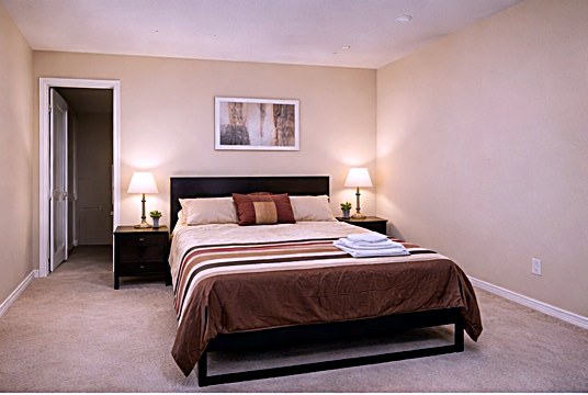 Room 4 · Queen Bedroom · Room photo 2