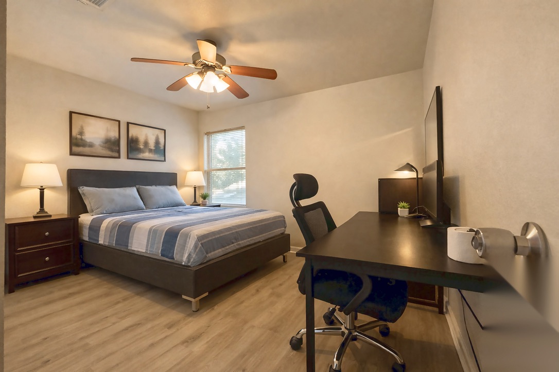 Room 5 · Queen Bedroom at Parmer–Samsung